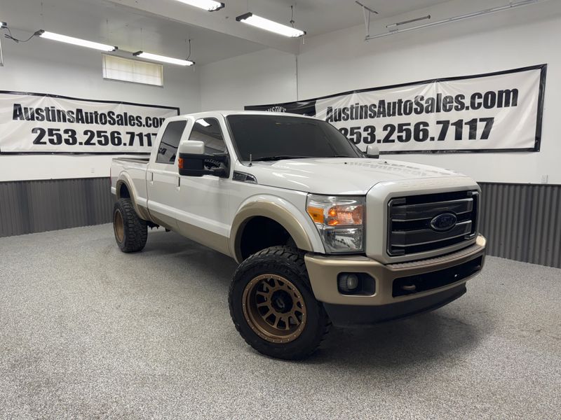 2014 Ford F-350 Super Duty Lariat Crew Cab Upper Image 1