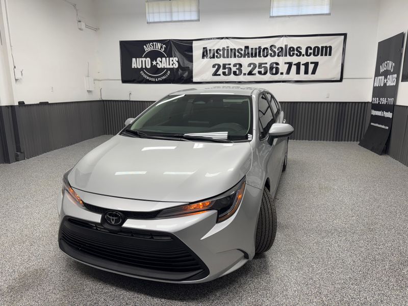 2024 Toyota Corolla LE photo 2