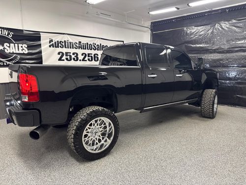 2011 GMC Sierra 2500HD Denali Crew Cab Lower Image 3