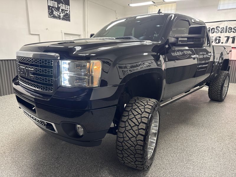 2011 Gmc Sierra Denali photo 2
