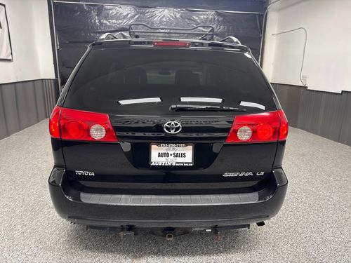 2008 Toyota Sienna LE 7-Passenger Passenger Lower Image 2