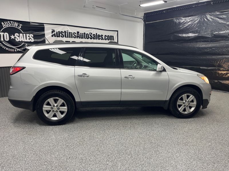 2014 Chevrolet Traverse 2LT photo 2