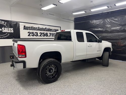 2013 GMC Sierra 2500HD SLT Extended Cab Lower Image 3