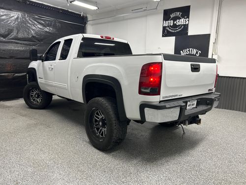 2013 GMC Sierra 2500HD SLT Lower Image 1