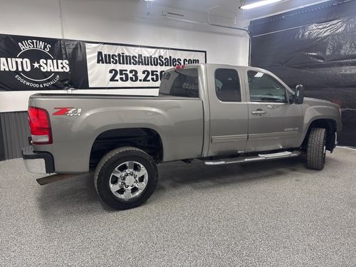 2012 GMC Sierra 2500HD SLT Extended Cab Lower Image 3