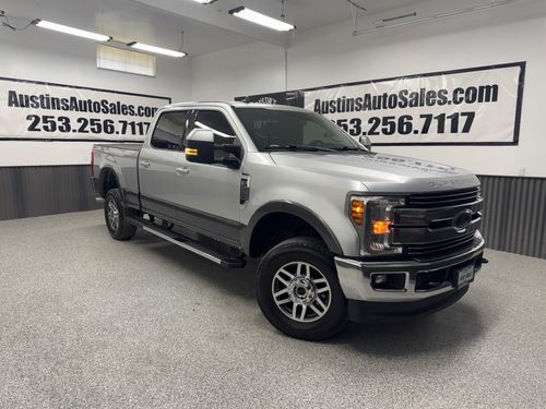 10730 - 2019 Ford F-250 Super Duty Lariat Crew Cab