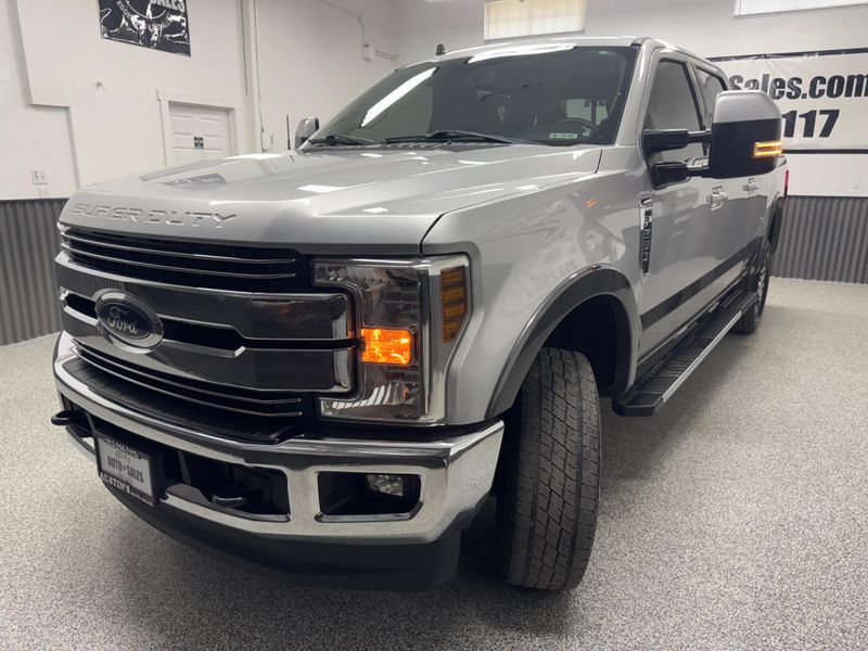 2019 Ford F-250 Super Duty Lariat Crew Cab Upper Image 2