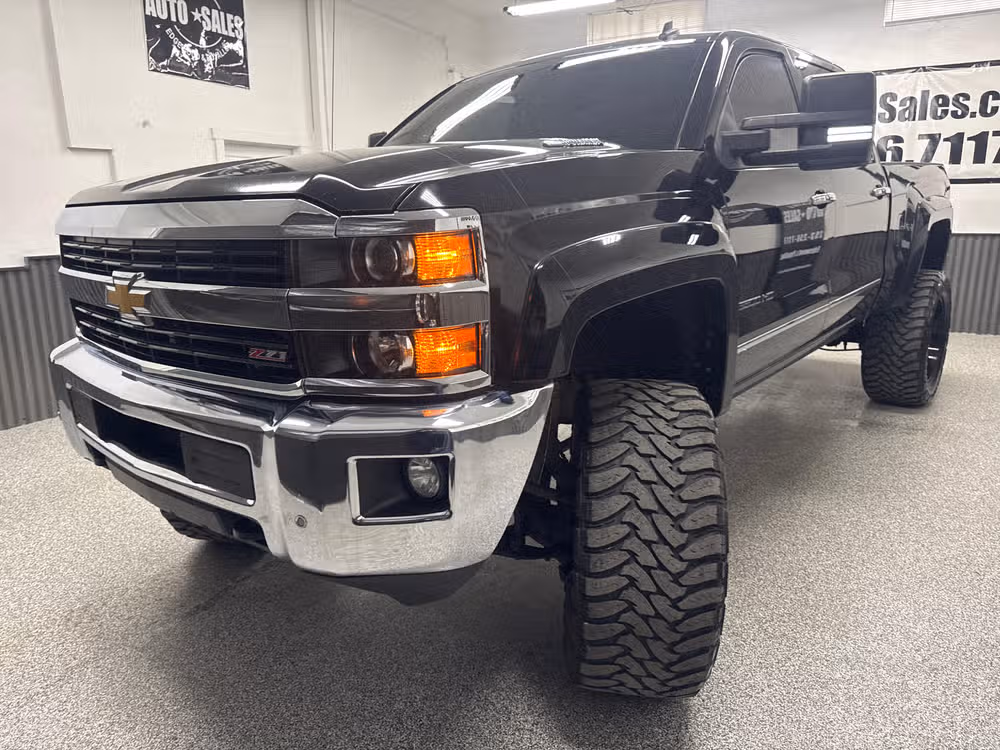 2015 Chevrolet Silverado 3500HD LTZ Crew Cab Image 2