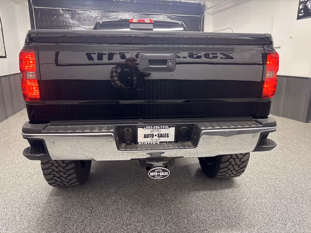 2015 Chevrolet Silverado 3500HD LTZ Crew Cab Image 4