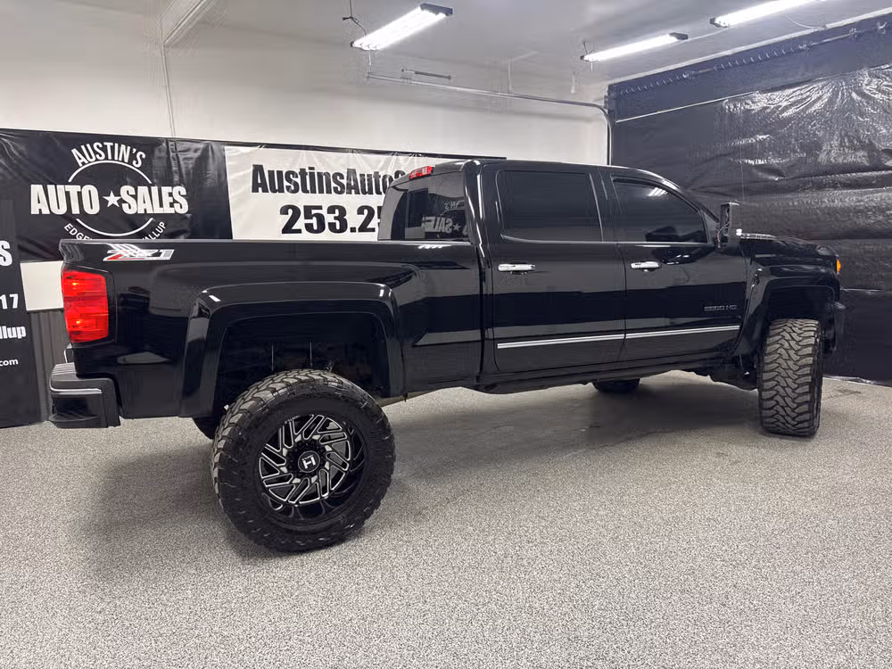 2015 Chevrolet Silverado 3500HD LTZ Crew Cab Image 5