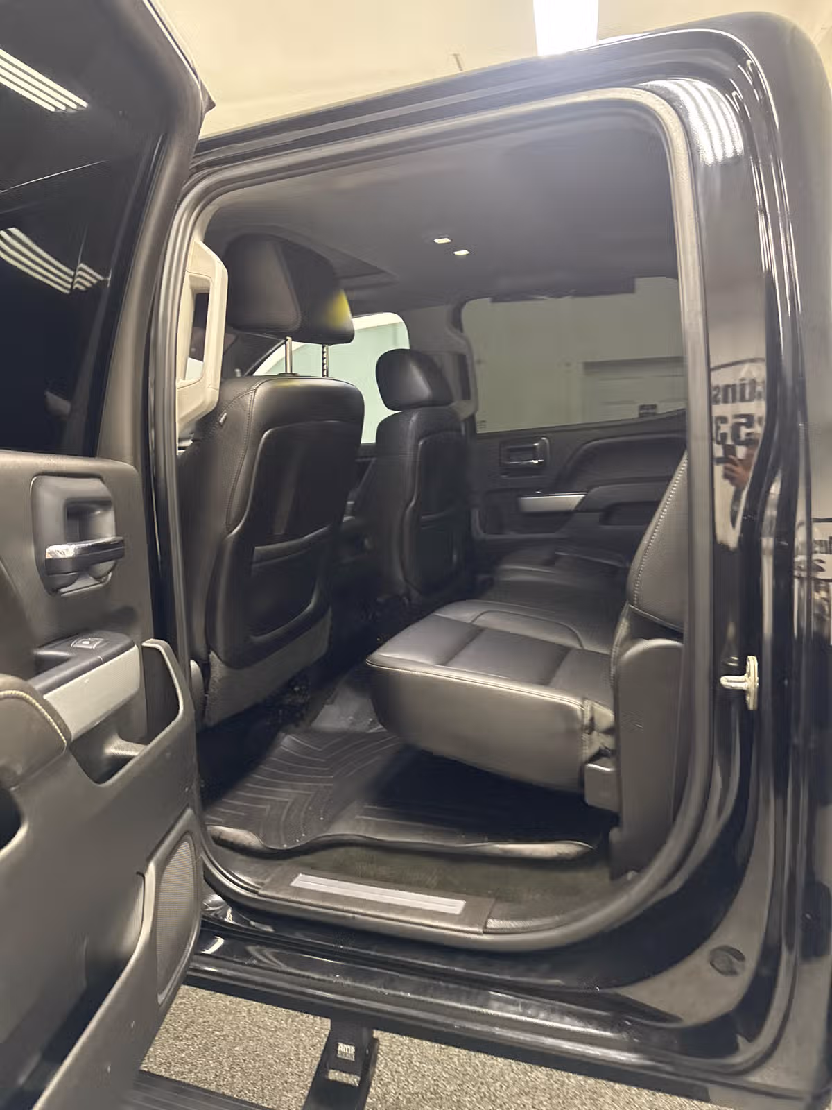 2015 Chevrolet Silverado 3500HD LTZ Crew Cab Image 9