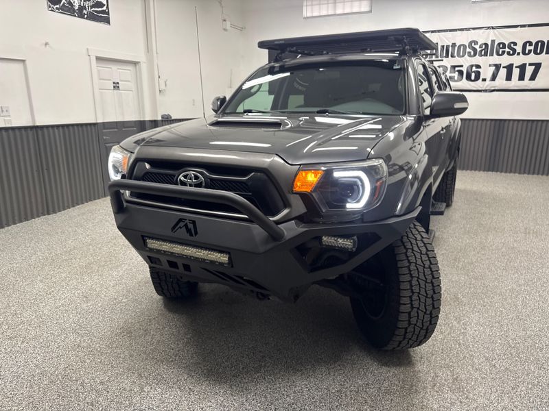 2014 Toyota Tacoma V6 photo 2