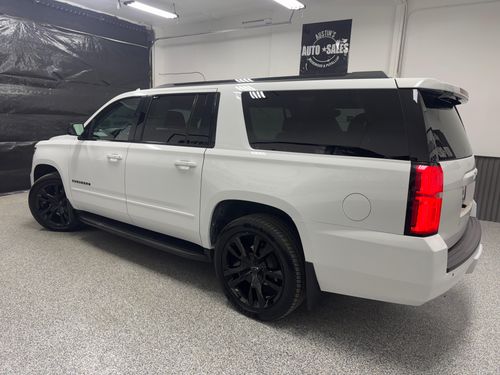 2018 Chevrolet Suburban Premier Lower Image 1