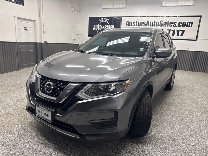 2017 Nissan Rogue S Crossover Upper Image 2