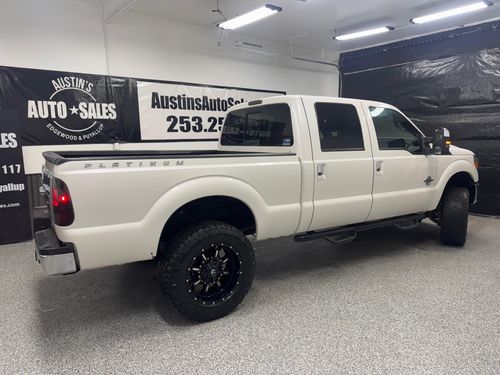 2015 Ford F-350 Super Duty Platinum Crew Cab Lower Image 3