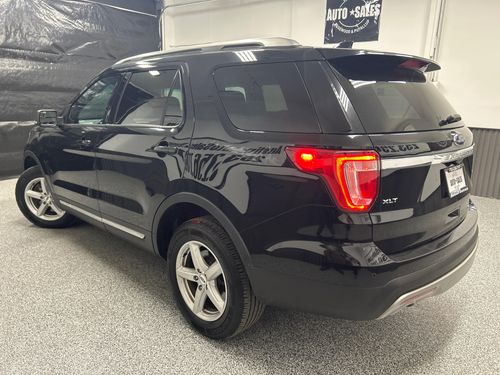2016 Ford Explorer XLT Lower Image 1