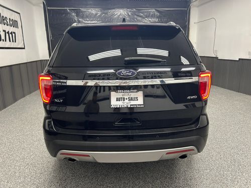 2016 Ford Explorer XLT Lower Image 2