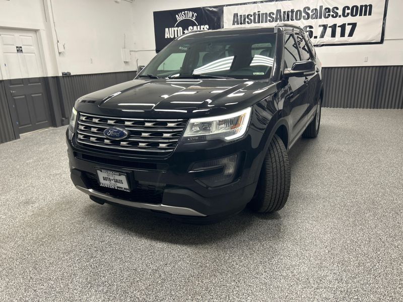 2016 Ford Explorer XLT Upper Image 2