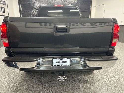 2004 Chevrolet Silverado 2500HD LT Crew Cab Lower Image 2