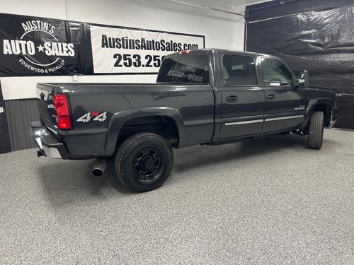 2004 Chevrolet Silverado 2500HD LT Crew Cab Lower Image 3
