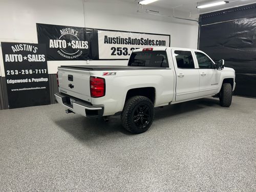 2017 Chevrolet Silverado 1500 LT Z71 Crew Cab Lower Image 2