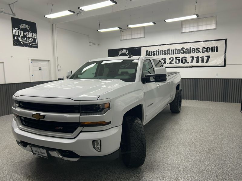 2017 Chevrolet Silverado 1500 LT Z71 photo 2