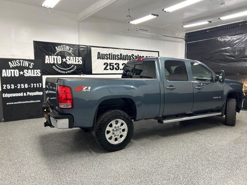 2011 GMC Sierra 3500HD SLT Crew Cab Lower Image 2