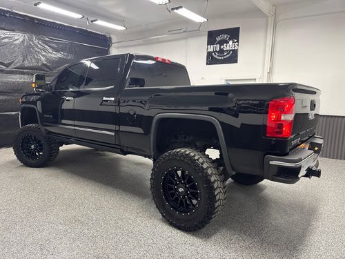 2017 GMC Sierra 2500HD SLT Crew Cab Lower Image 1