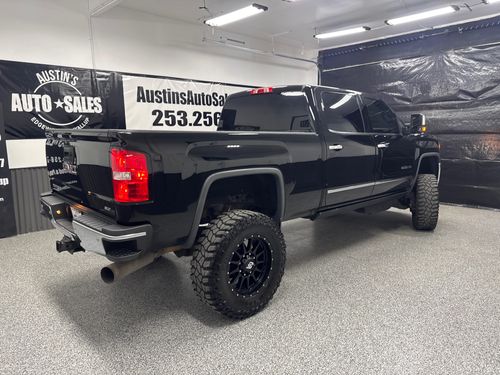 2017 GMC Sierra 2500HD SLT Crew Cab Lower Image 3