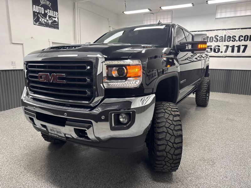 2017 GMC Sierra 2500HD SLT Crew Cab Upper Image 2