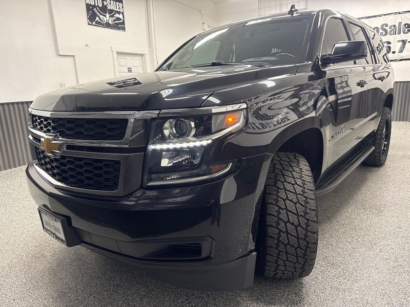 2019 Chevrolet Tahoe LT photo 2