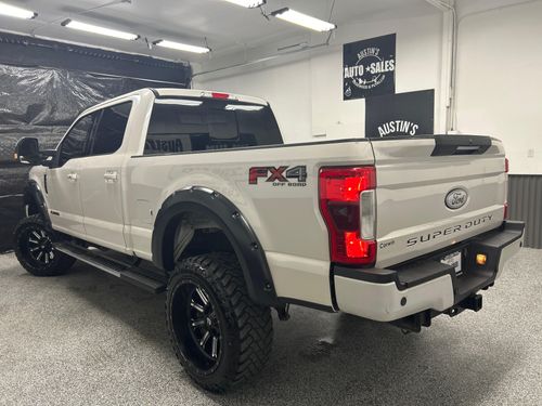 2017 Ford F-250 Super Duty Lariat Crew Cab Lower Image 1