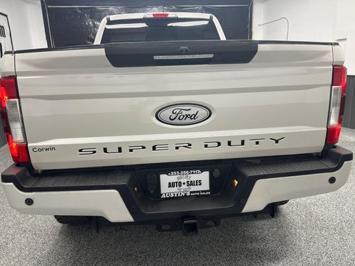 2017 Ford F-250 Super Duty Lariat Crew Cab Lower Image 2