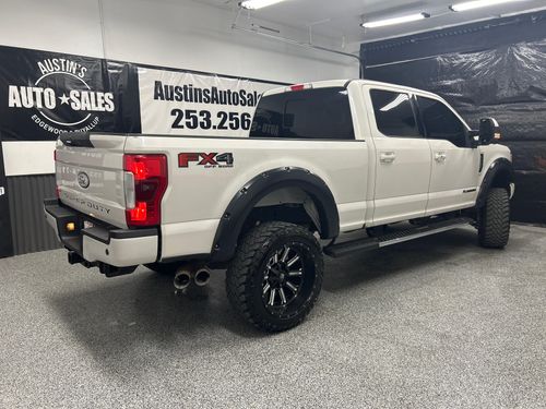 2017 Ford F-250 Super Duty Lariat Crew Cab Lower Image 3