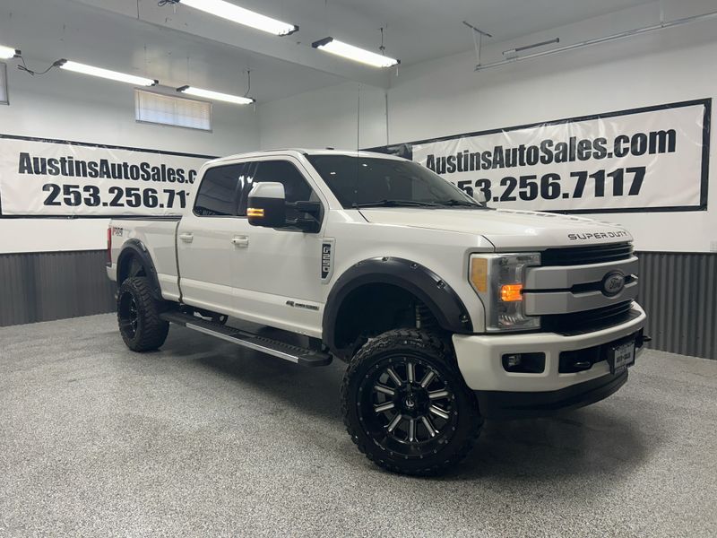 2017 Ford F-250 Super Duty Lariat Crew Cab Upper Image 1