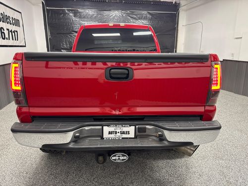 2004 Chevrolet Silverado 2500HD LT Crew Cab Lower Image 2