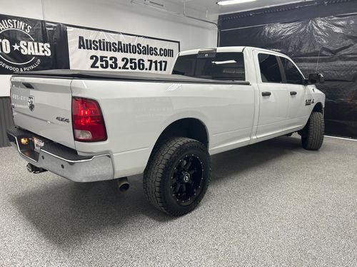 2014 Ram 3500 SLT Crew Cab Lower Image 3