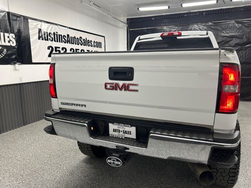 2017 GMC Sierra 3500HD SLT Crew Cab Lower Image 2