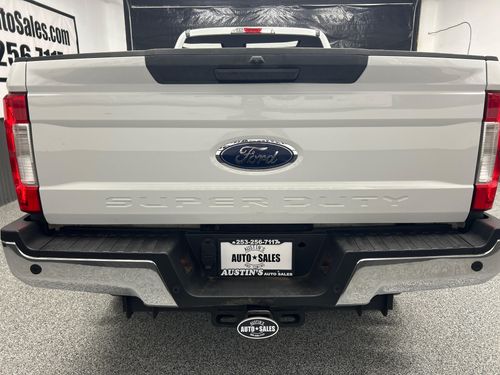 2017 Ford F-350 Super Duty XLT Crew Cab Lower Image 2