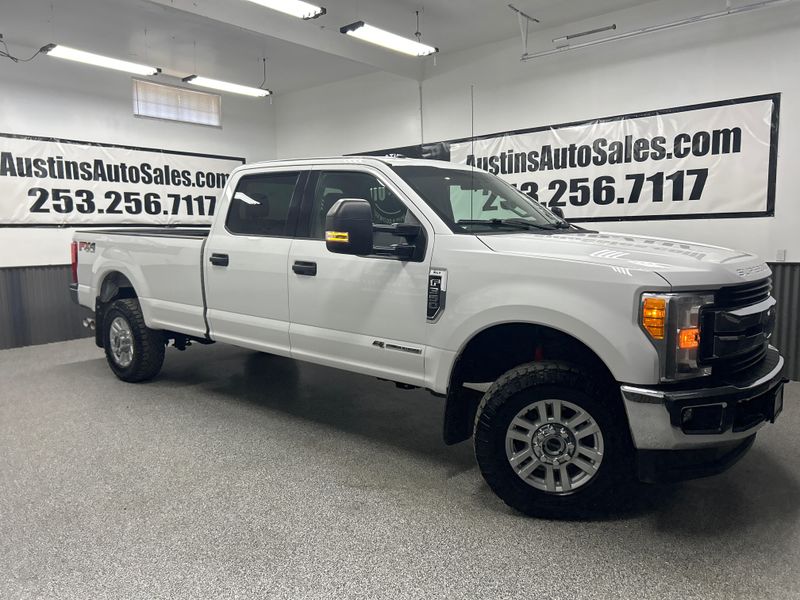 2017 Ford F-350 Super Duty XLT Crew Cab Upper Image 1