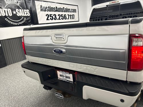 2016 Ford F-450 Super Duty Platinum Crew Cab Lower Image 2