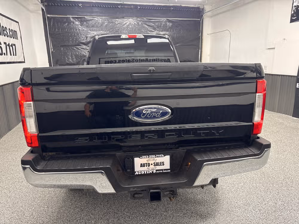 2017 Ford F-350 Super Duty XLT Crew Cab Lower Image 2