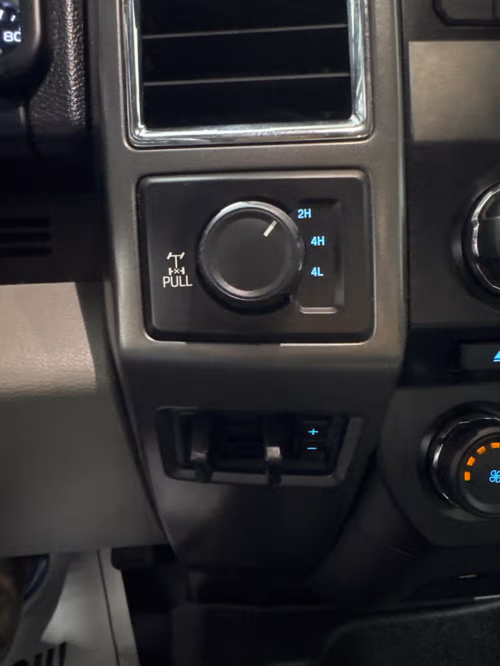 2017 Ford F-350 Super Duty XLT Crew Cab Image 15