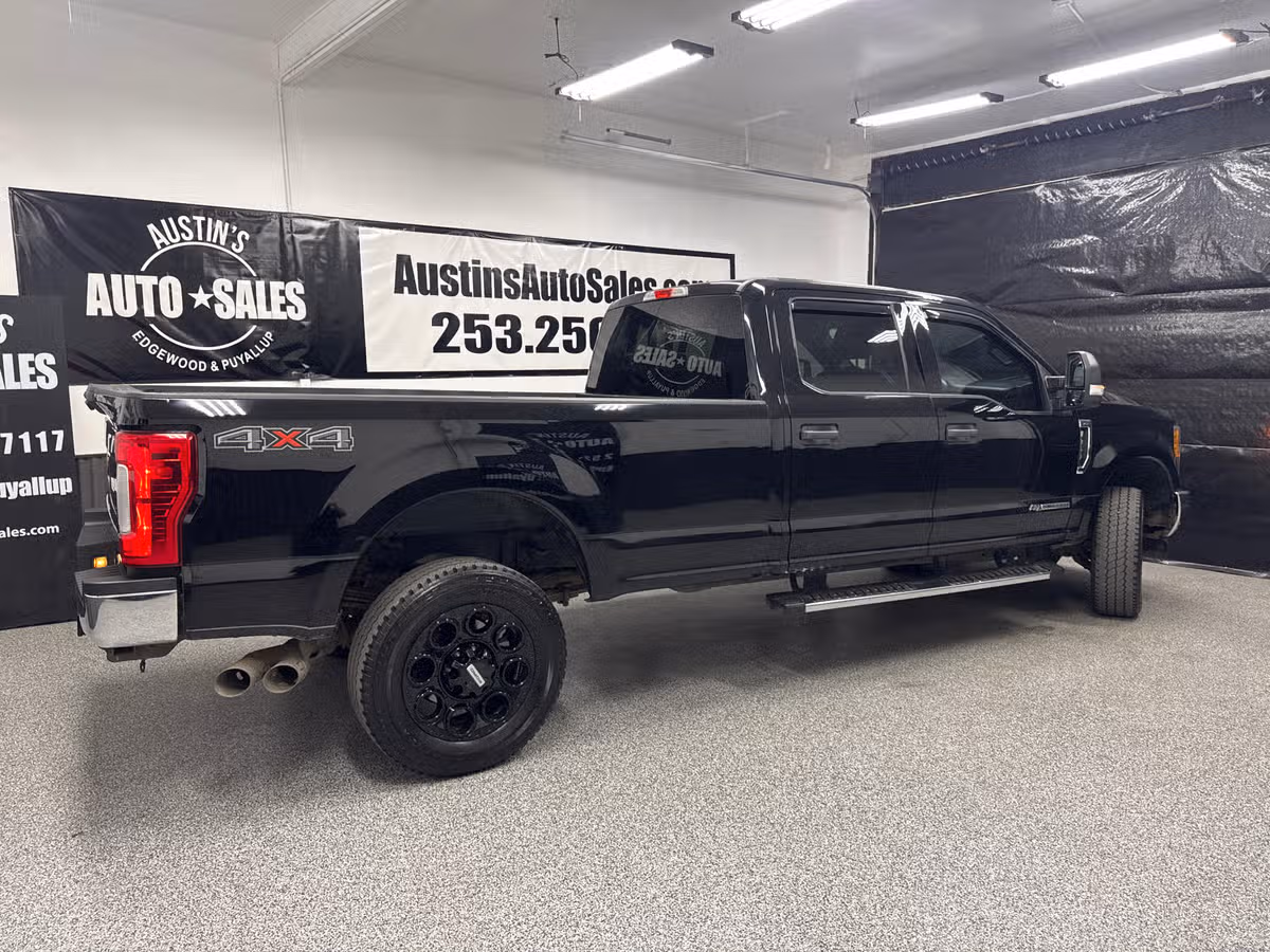 2017 Ford F-350 Super Duty XLT Crew Cab Image 5