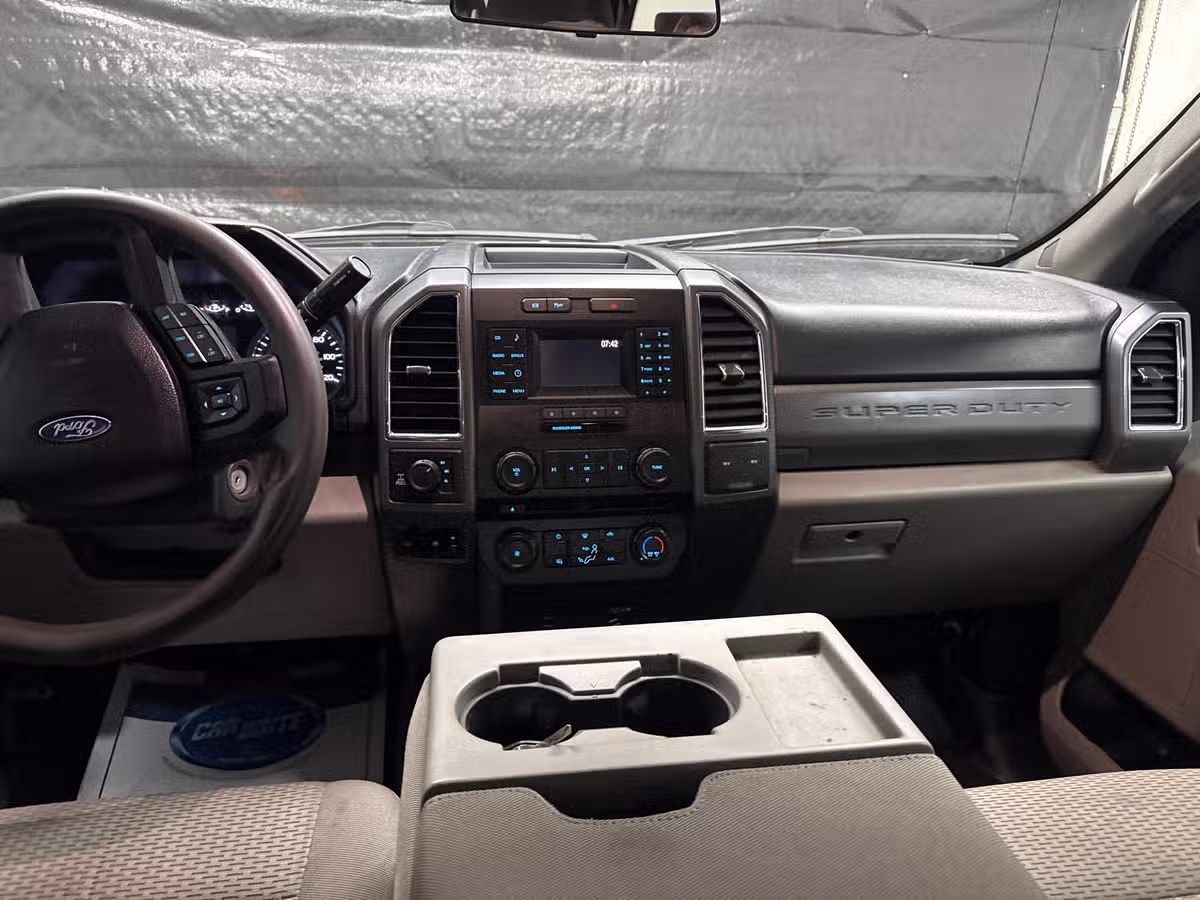 2017 Ford F-350 Super Duty XLT Crew Cab Image 10