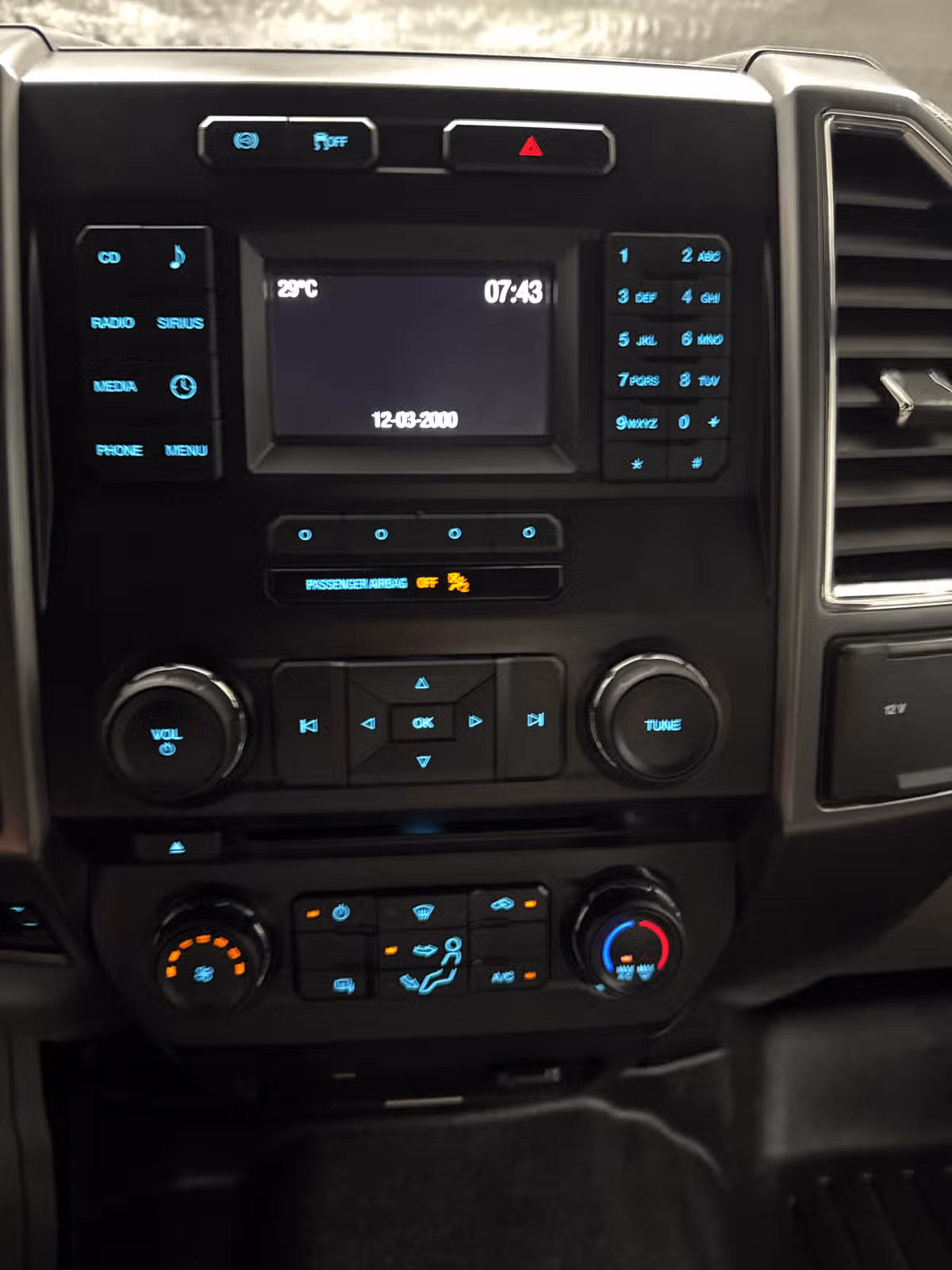 2017 Ford F-350 Super Duty XLT Crew Cab Image 14