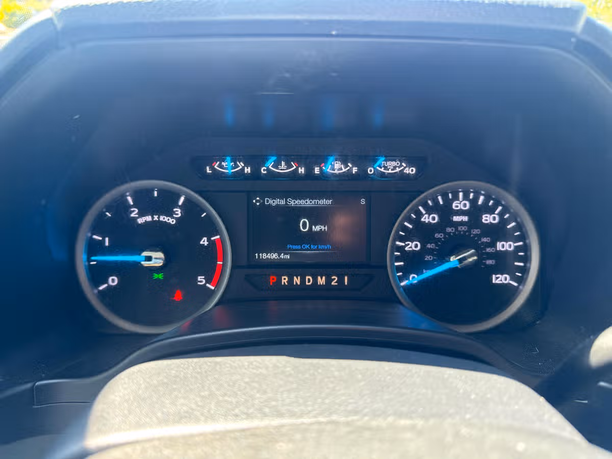 2017 Ford F-350 Super Duty XLT Crew Cab Image 16