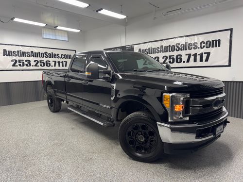 10708 - 2017 Ford F-350 Super Duty XLT Crew Cab