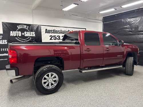 2013 Chevrolet Silverado 2500HD LTZ Crew Cab Lower Image 3