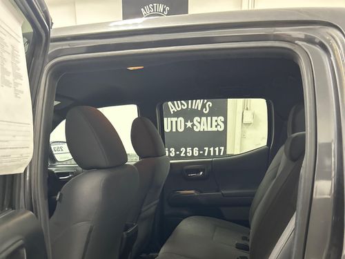 2017 Toyota Tacoma TRD Off-Road Double Cab Lower Image 3